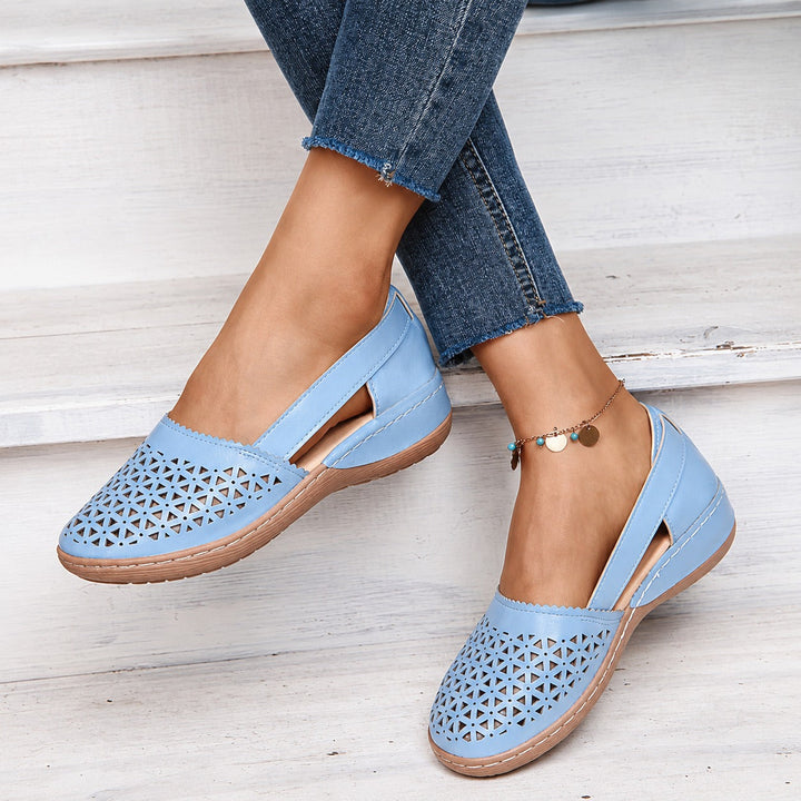 Lennon Cameo Slingback Flats – Blue