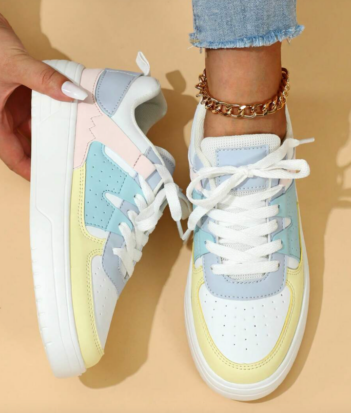 Brenna Cameo Everyday Sneakers – Blue