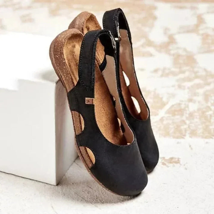 Sage Locket Wedge Pumps – Black