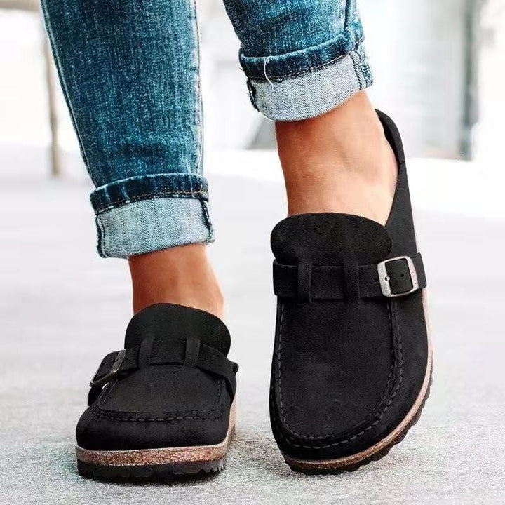 Merritt Cameo Clogs – Black