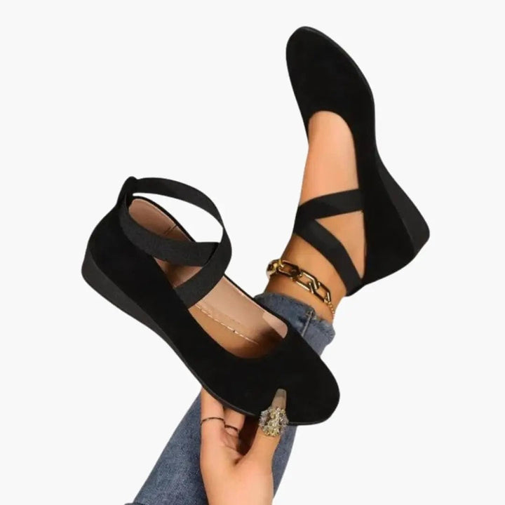 Lennon Garland Ballet Flats – Black