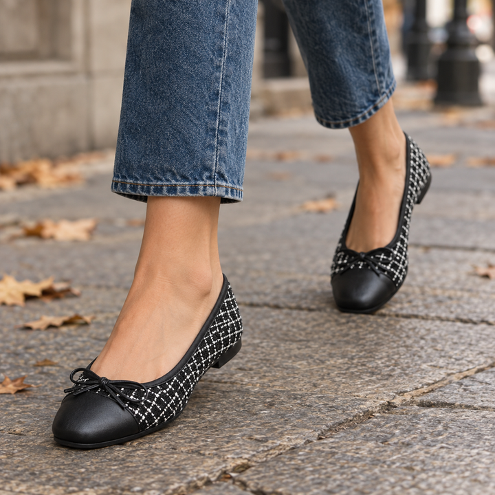 Blair Garland Ballet Flats – Black