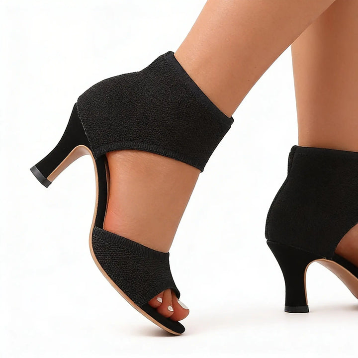Delaney Garland Pumps – Black