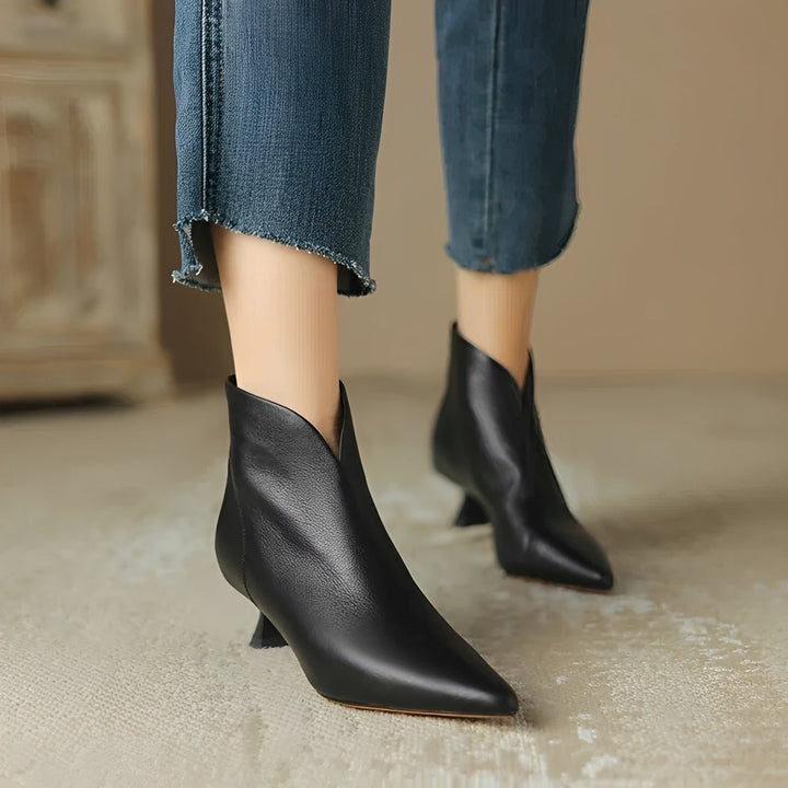 Harper Cameo Ankle Boots – Black